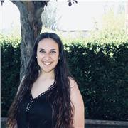Joven imparte clases de catalan, en la zona de lleida